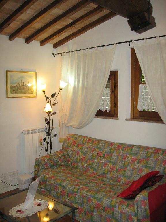 La Capanna Di Sovestro Hotel Сан Джиминяно Стая снимка