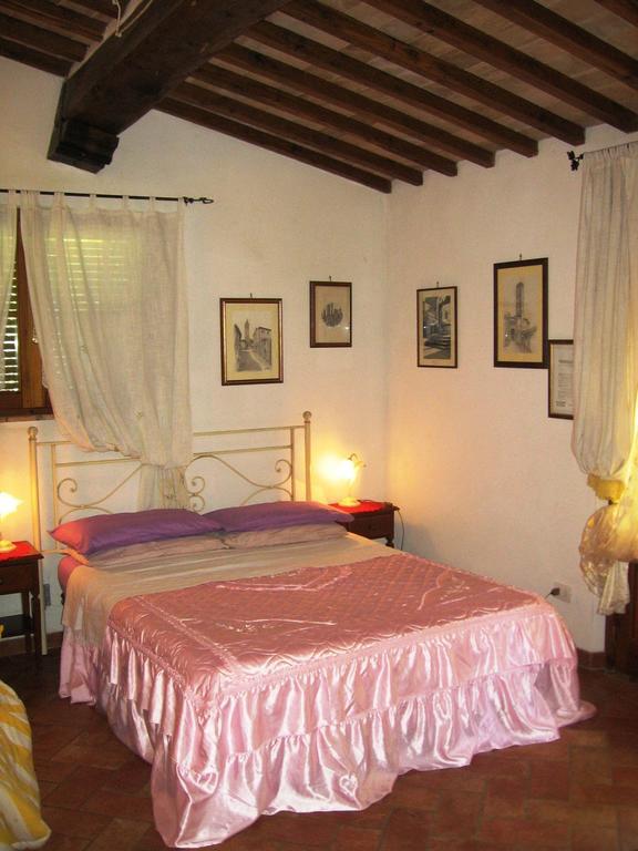 La Capanna Di Sovestro Hotel Сан Джиминяно Стая снимка