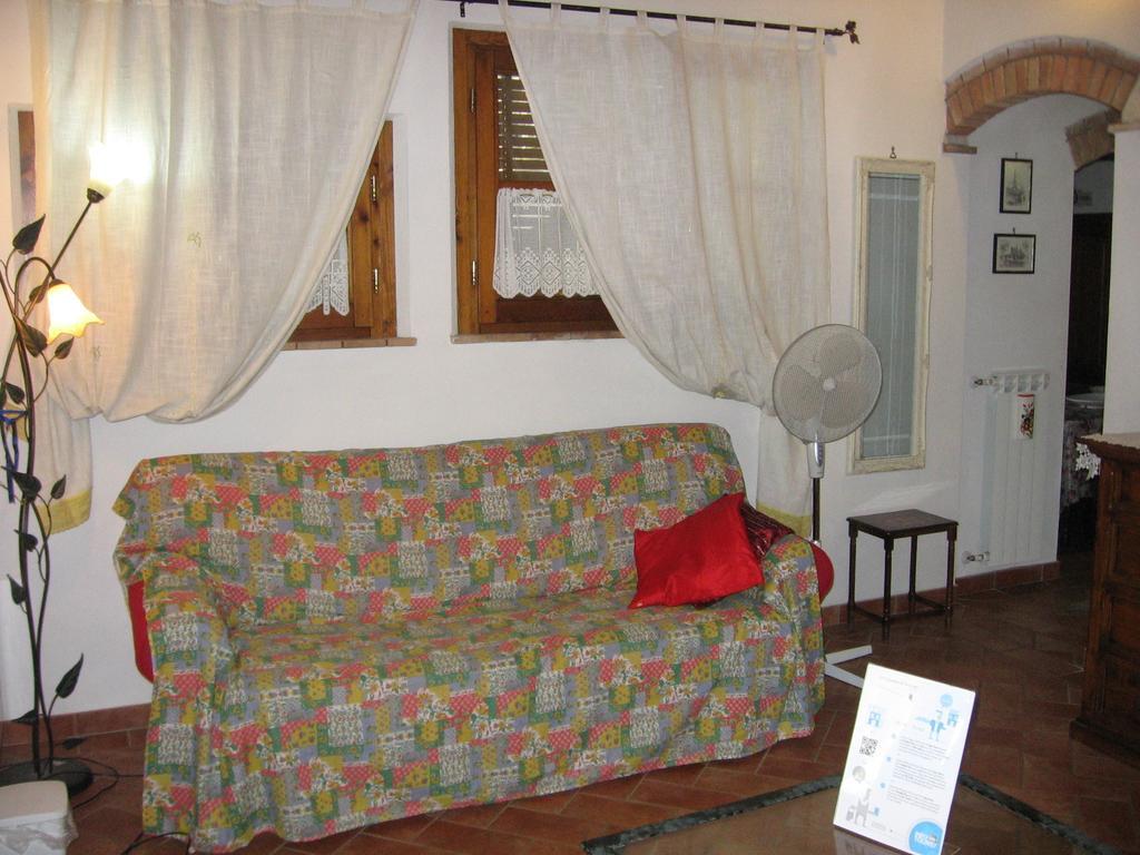 La Capanna Di Sovestro Hotel Сан Джиминяно Екстериор снимка