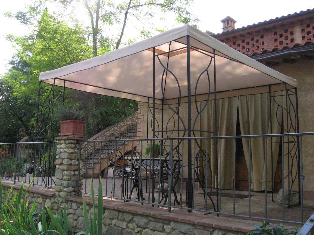La Capanna Di Sovestro Hotel Сан Джиминяно Стая снимка