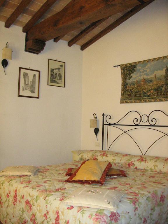La Capanna Di Sovestro Hotel Сан Джиминяно Стая снимка