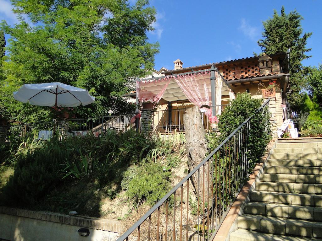 La Capanna Di Sovestro Hotel Сан Джиминяно Стая снимка