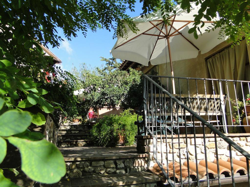 La Capanna Di Sovestro Hotel Сан Джиминяно Стая снимка